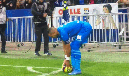 英超官方：迈克尔·奥利弗执法将本周末的北伦敦德比（英超官宣：迈克尔·奥利弗将执法本周末北伦敦德比）