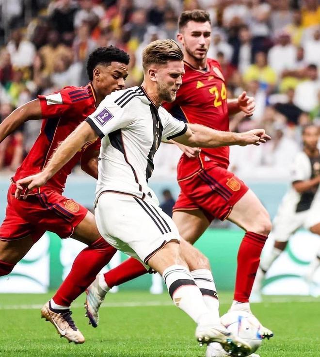 戈登：比赛尾声被勒沃库森扳平，真的让人很难接受（戈登：最后时刻被勒沃库森追平，实在难以接受）