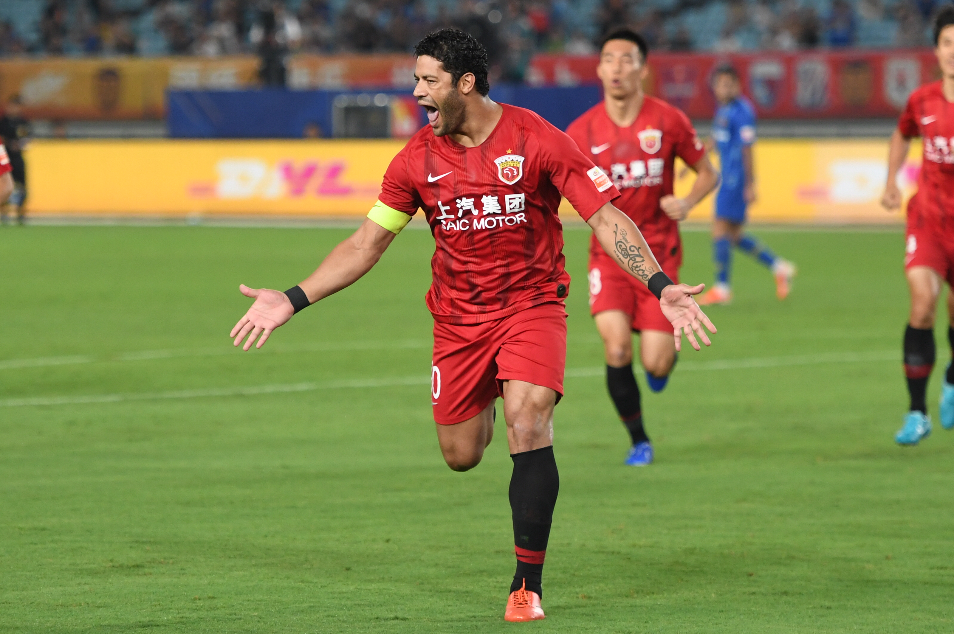 封神！穆帅1句话救2200万欧废柴，3场3球打脸全世界？（逆袭！穆帅一句话激活2200万欧前锋，3场3球强势回击质疑）