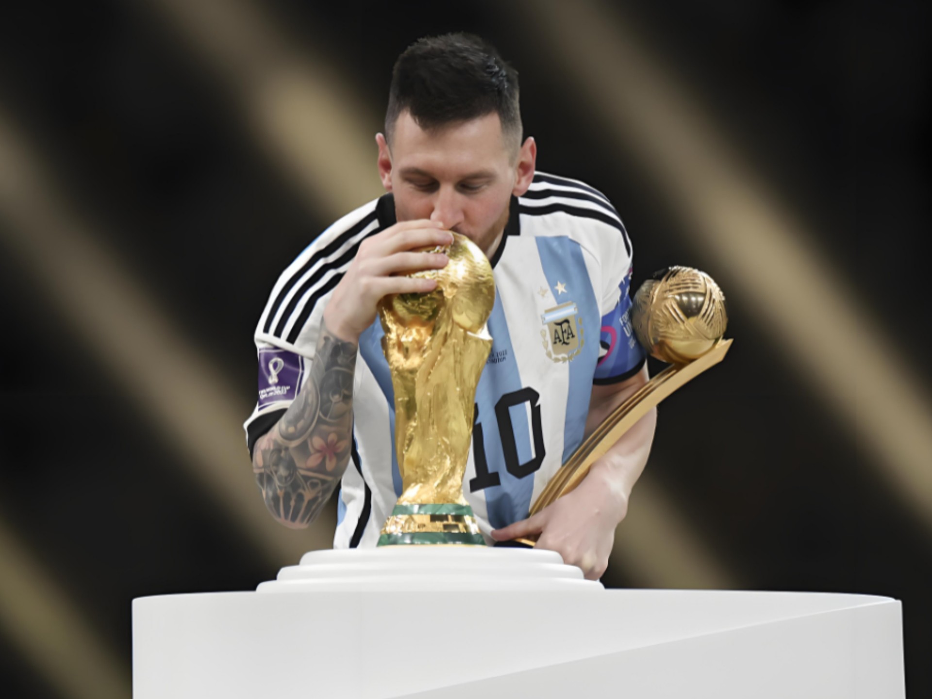 官方：因言语攻击那不勒斯助教，阿莱格里被罚款1万欧元（官方宣布：阿莱格里因言语冒犯那不勒斯助教被罚1万欧元）