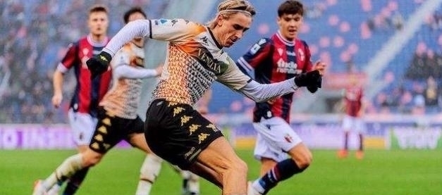 哥伦比亚小将奥罗斯科和曼联梯队训练，年满18岁后正式加盟（哥伦比亚新星奥罗斯科随曼联梯队合练，满18岁后正式签约加盟）