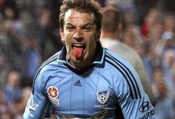 雷迪克：斯玛特防守端的拼劲和投入度做到了极致（雷迪克：斯玛特在防守端的拼劲与投入达到了顶峰）