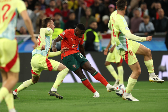 康宁汉姆末节被连续面断3次，全场贡献29分8助攻8失误（康宁汉姆末节遭连抢三次，全场29分8助攻外加8次失误）