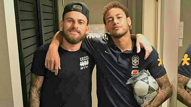 TA：利物浦签不下伊萨克也不会盲目买人；斯洛特想补充中后卫（TA：即便无缘伊萨克，利物浦也不盲目引援；斯洛特盼补强中后卫）