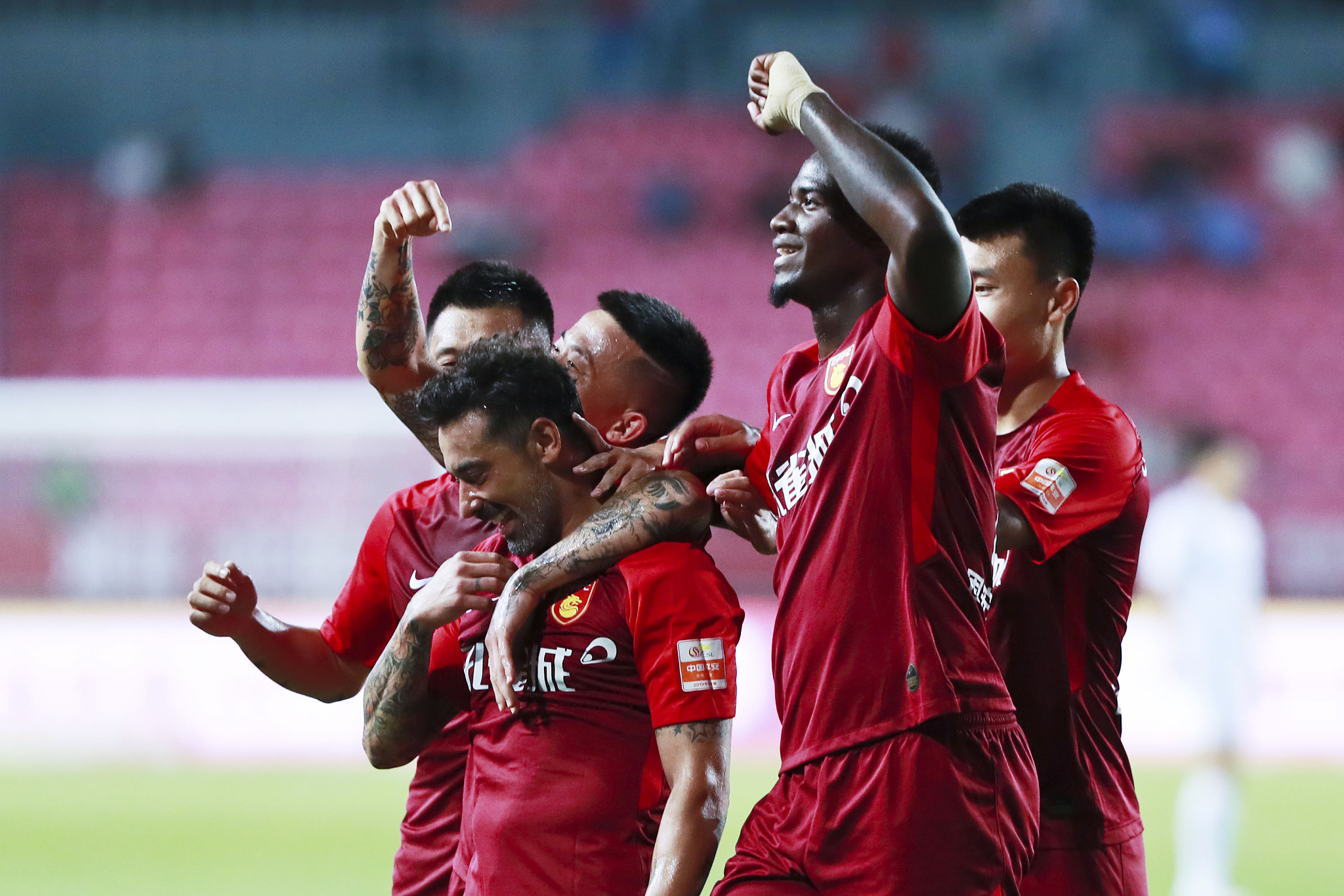 德天空：拜仁引进费耶诺德右后卫里德的谈判正在取得进展（德天空：拜仁与费耶诺德就右后卫里德的引援谈判取得进展）