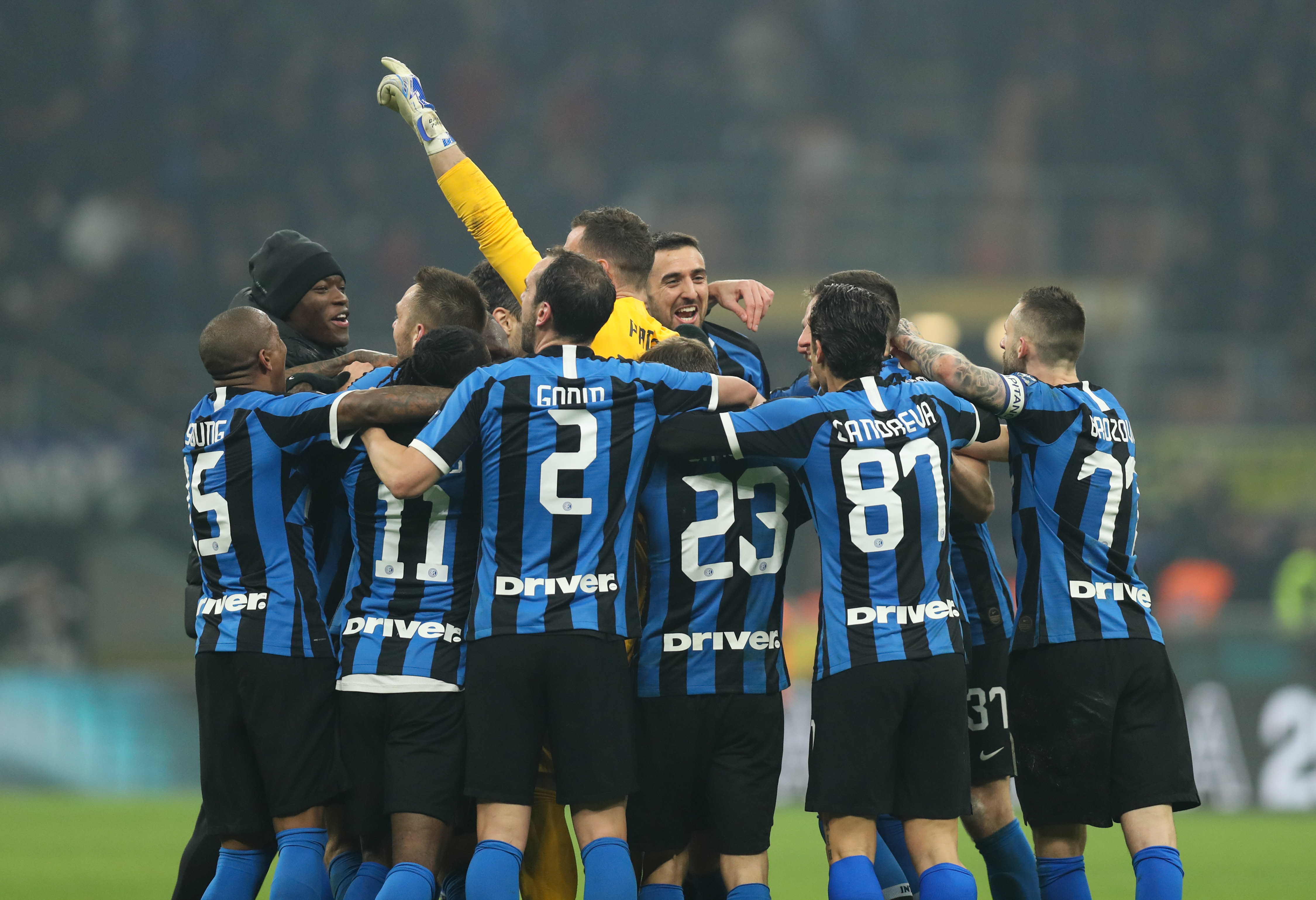 法尔克：拜仁不着急推进诺伊尔续约，打算在他40岁生日前后谈（法尔克：拜仁暂不急于与诺伊尔续约，计划在其40岁生日前后再谈）