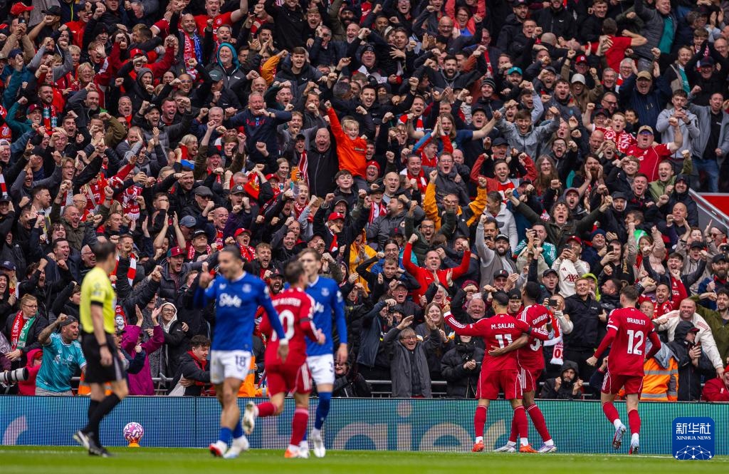 德容：这场胜利是我们应得的，很高兴以榜首位置结束今年（德容：胜利实至名归，欣喜以榜首收官今年）