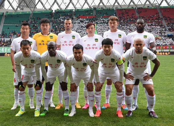 曼城英超33分紧追阿森纳，五项数据领跑联赛（曼城英超积33分逼近阿森纳，五项统计高居榜首）