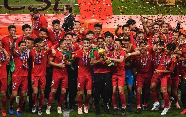 热议申花输球：尽力了但没运气，最大问题是锋线终结能力（申花失利引热议：拼到最后却差运气，锋线终结乏力成最大短板）