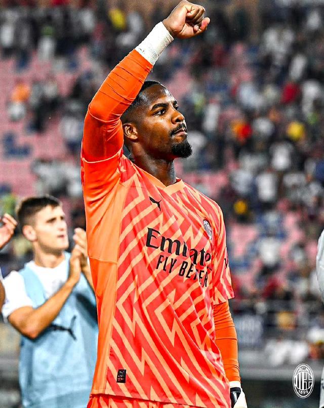 国足友谊赛战胜韩国展现新阵容（国足热身赛力克韩国，全新阵容亮相）