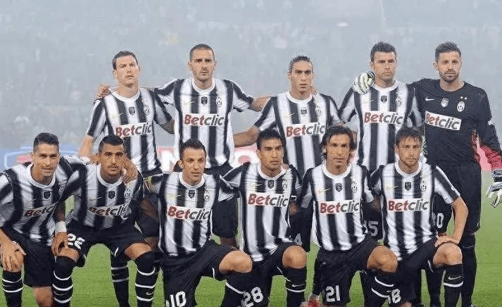 迪洛伦佐：赛后会和孔蒂复盘比赛；欧冠还有两轮还有机会晋级（迪洛伦佐：赛后将与孔蒂复盘比赛，欧冠剩两轮仍有出线希望）