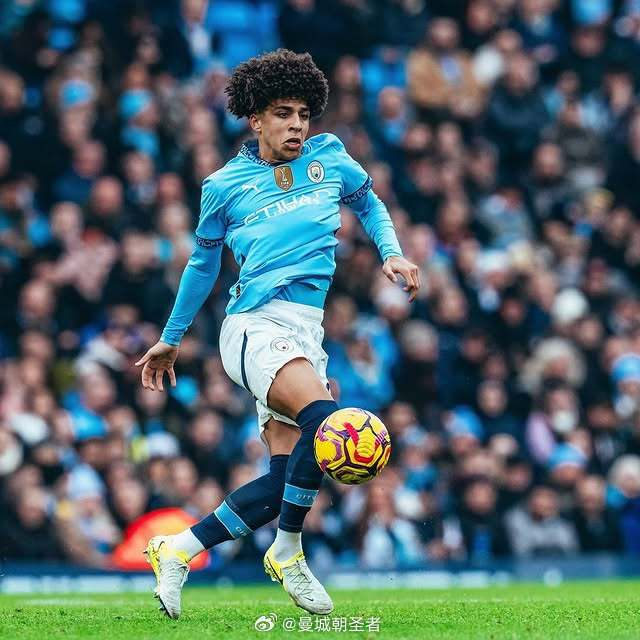 火药味！陶汉林垫脚纪卓违体犯规引刘维伟暴怒 冲到球场内质疑裁判吃T（赛场火药味十足：陶汉林疑似垫脚、纪卓违体，刘维伟怒闯场内质疑判罚被判技犯）