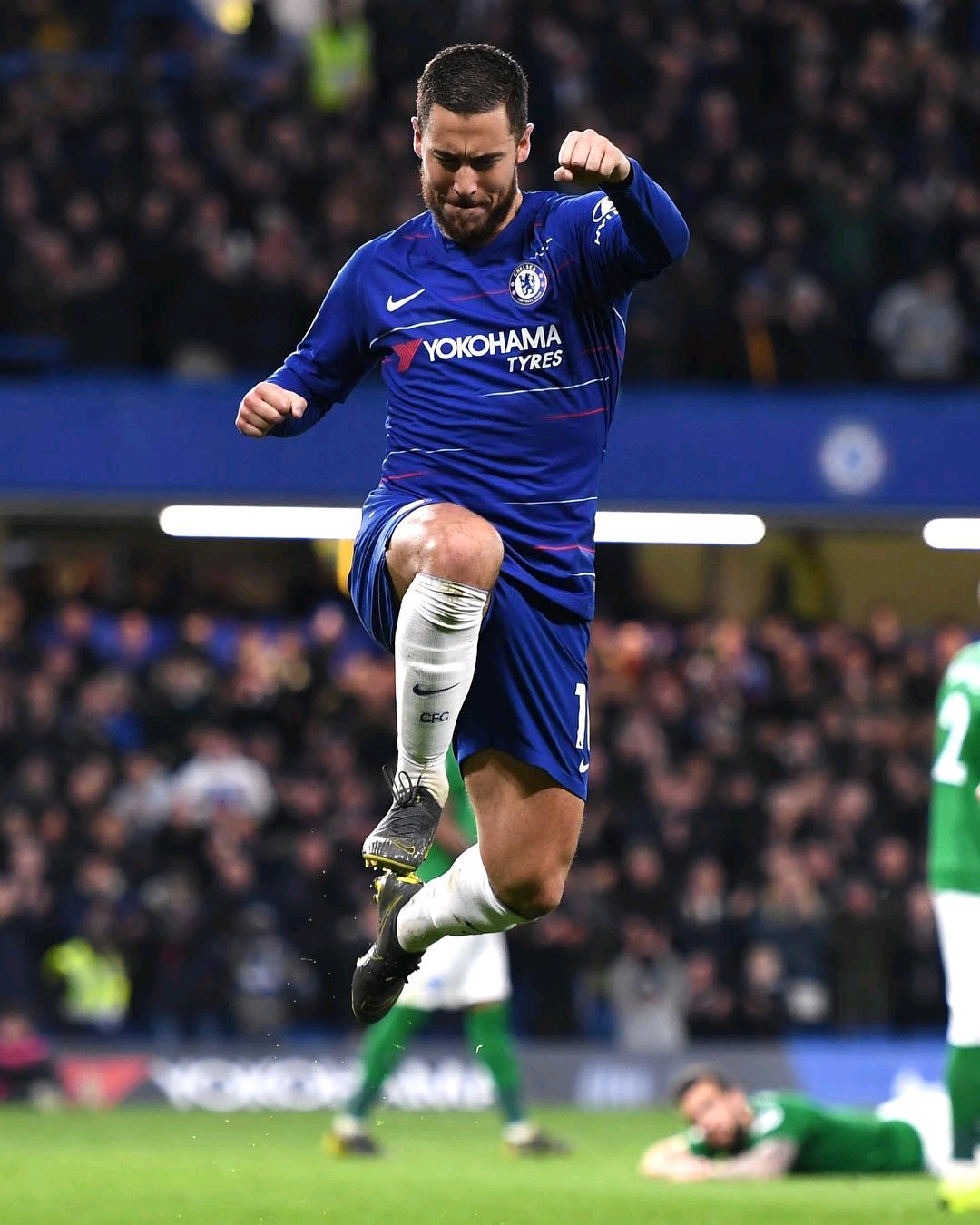 李玮锋：联赛中轴都是外援造成国足没人，这两年踢球孩子多了（李玮锋：联赛中轴被外援占据致国足无人可用，近两年踢球孩子增多）