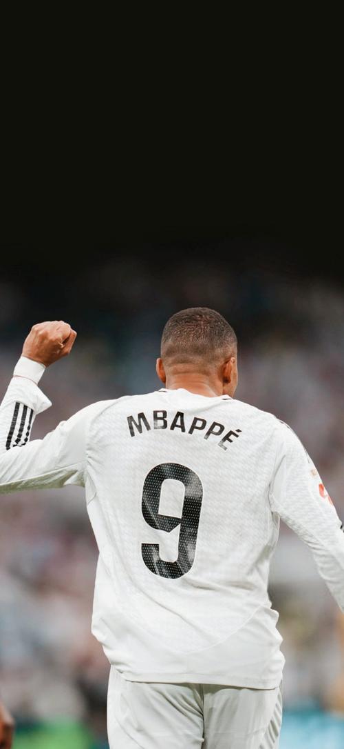 阿斯：皇马不会强行引入中场球员，勉强补强不如维持现有阵容（阿斯报：皇马不盲目引进中场，宁保现有阵容不做勉强补强）